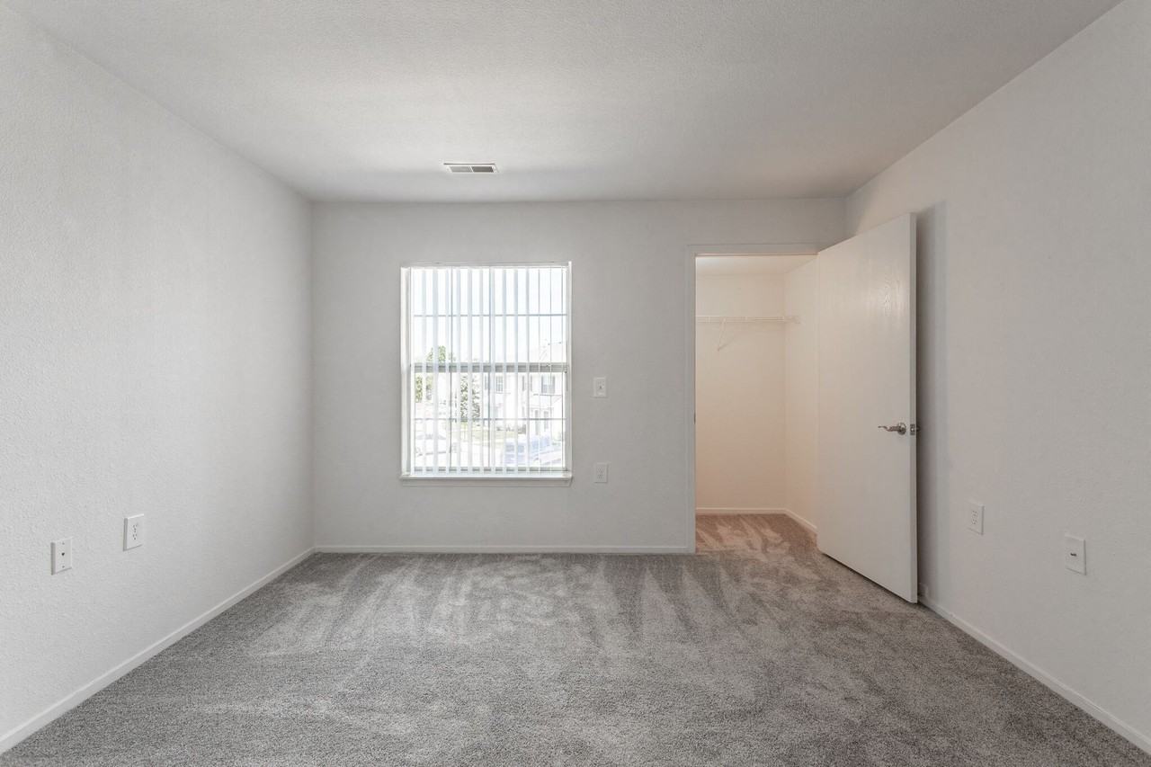 Arbor Club Apartments - Photo 7 of 39