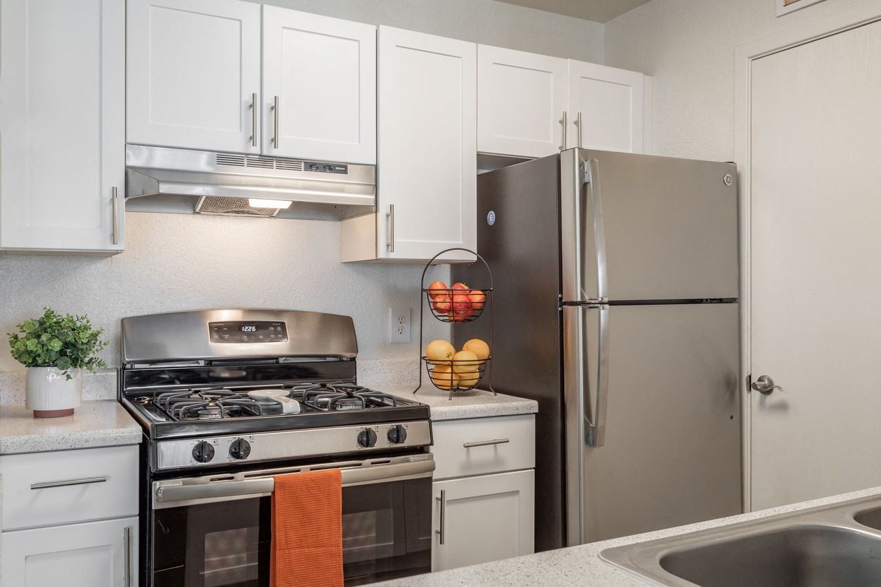 Arbor Club Apartments - Photo 7 of 32