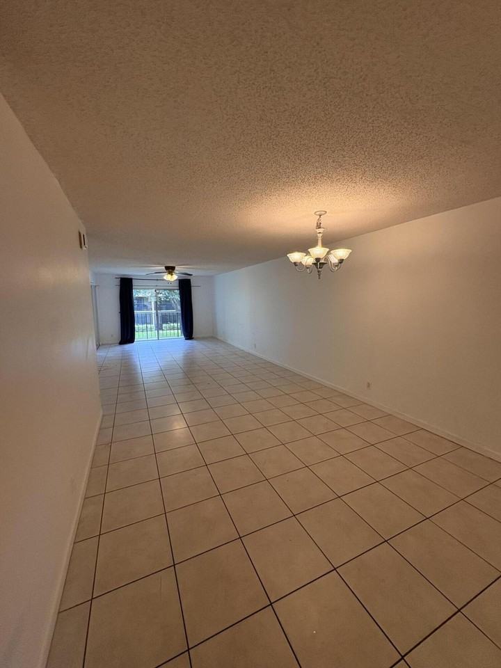 2925 Sw 22nd Ave #202 - Photo 2 of 14