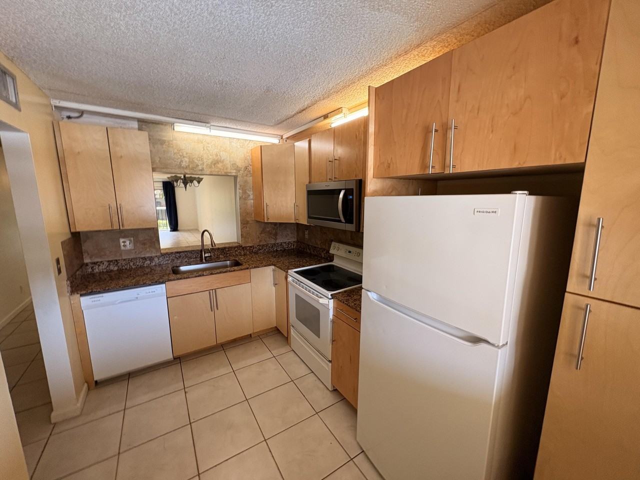 2925 Sw 22nd Ave #202 - Photo 6 of 14