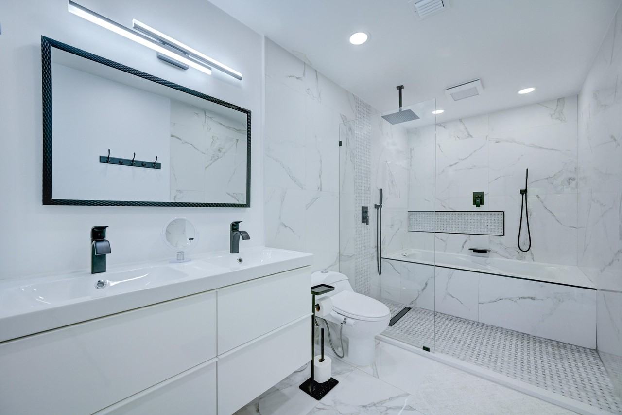 8545 Casa Del Lago #F