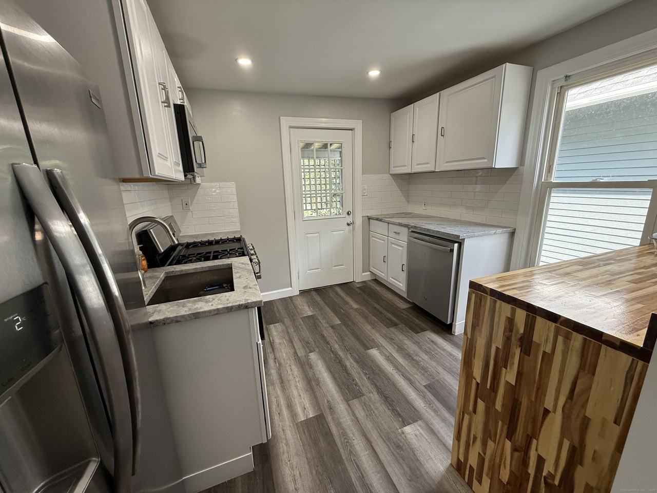 37 Quintard Ave - Photo 2 of 22