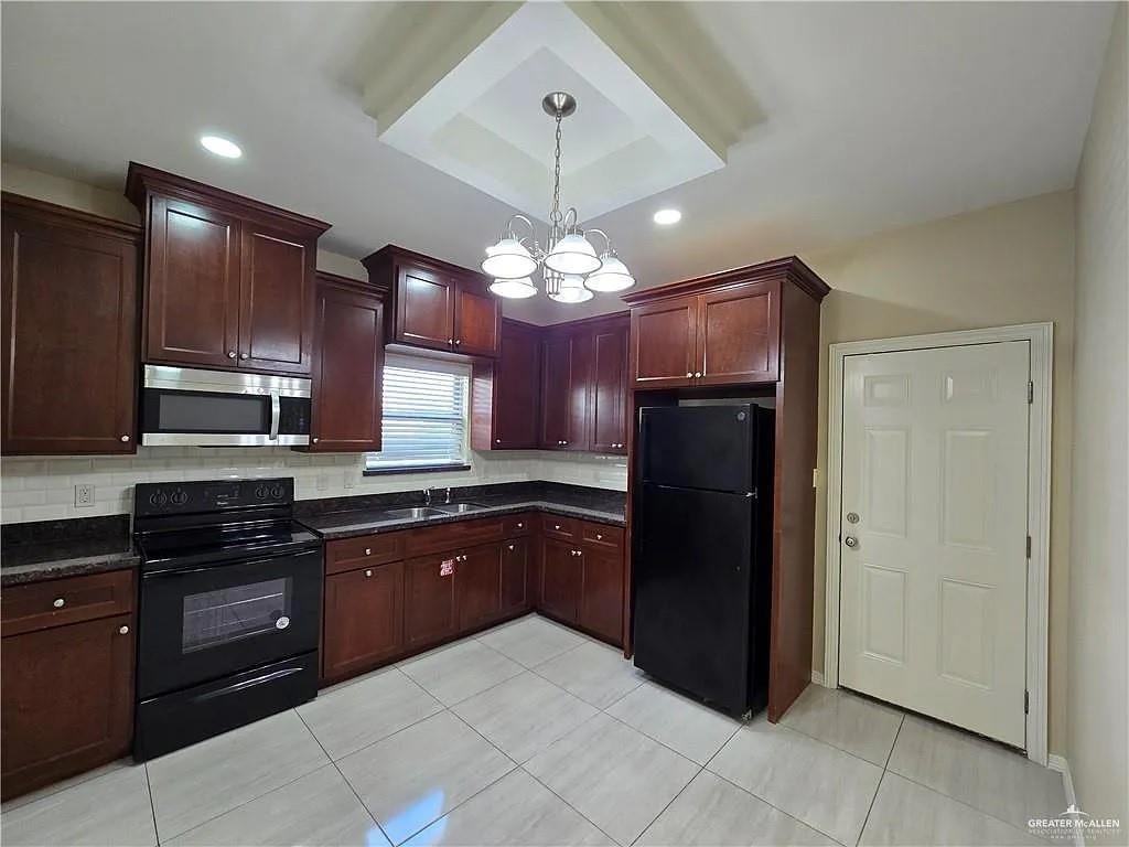 2806 E Eisenhower Ave - Photo 4 of 17