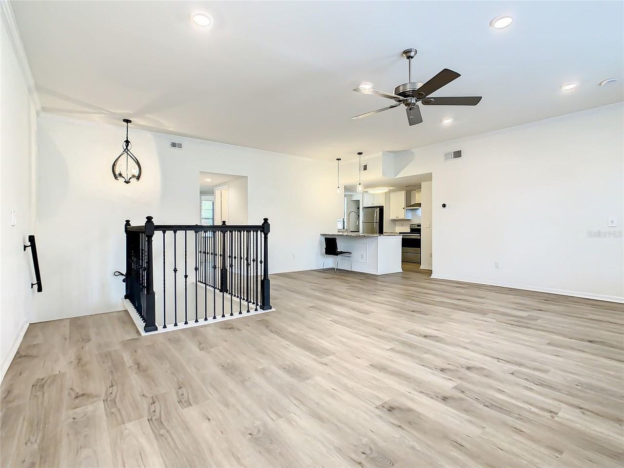 1001 Via Santae Drive - Photo 4 of 41