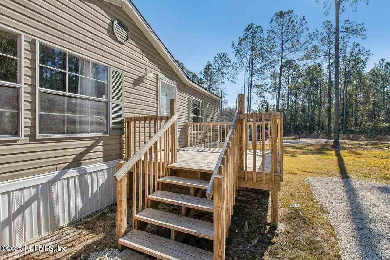 112 Donald R Blvd - Photo 3 of 23