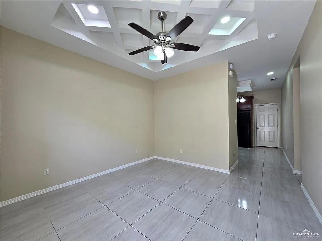 2806 E Eisenhower Ave - Photo 2 of 15