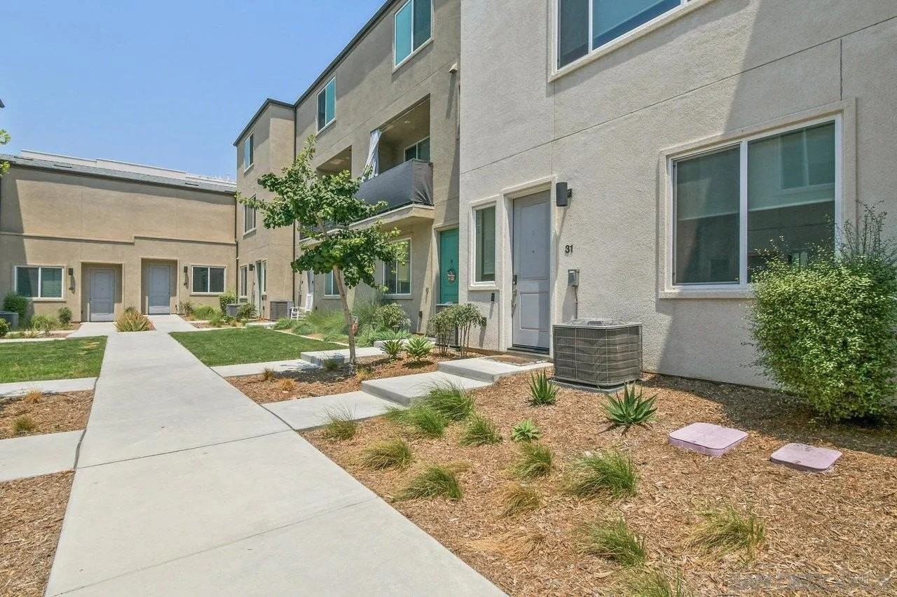 5212 Beachfront Cove St Unit 31 - Photo 4 of 34