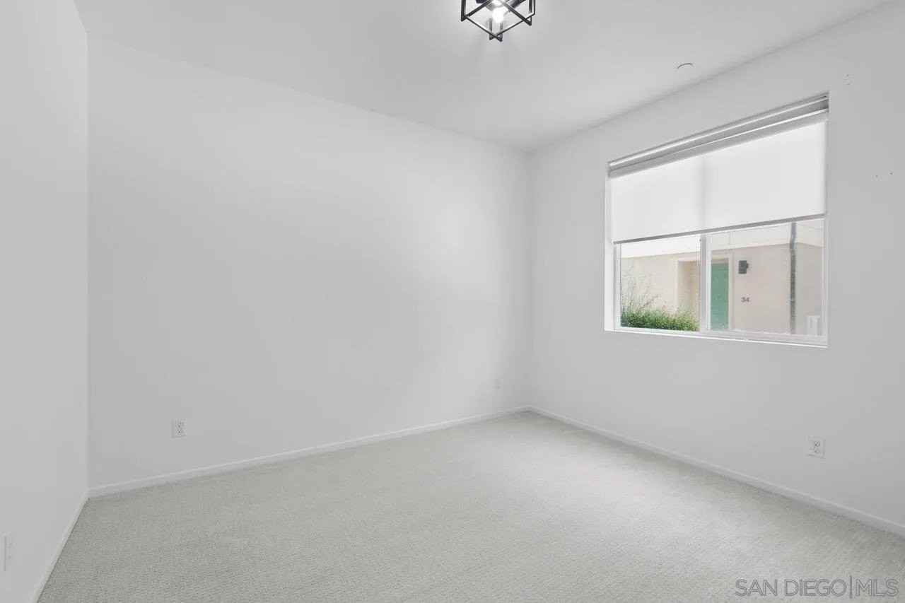 5212 Beachfront Cove St Unit 31 - Photo 7 of 34