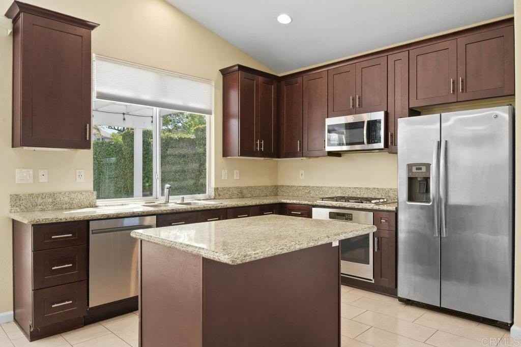 10521 Chamisal Pl - Photo 3 of 32