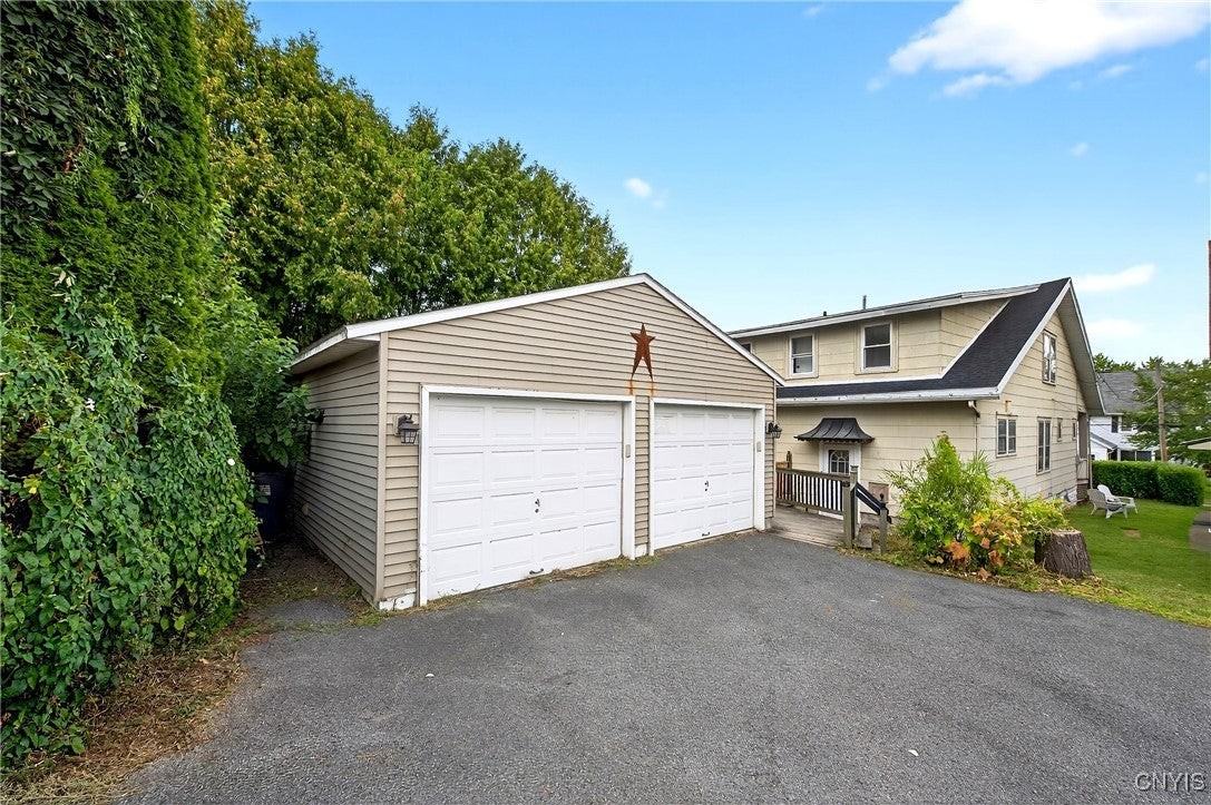 111 Maplehurst Ave - Photo 3 of 33