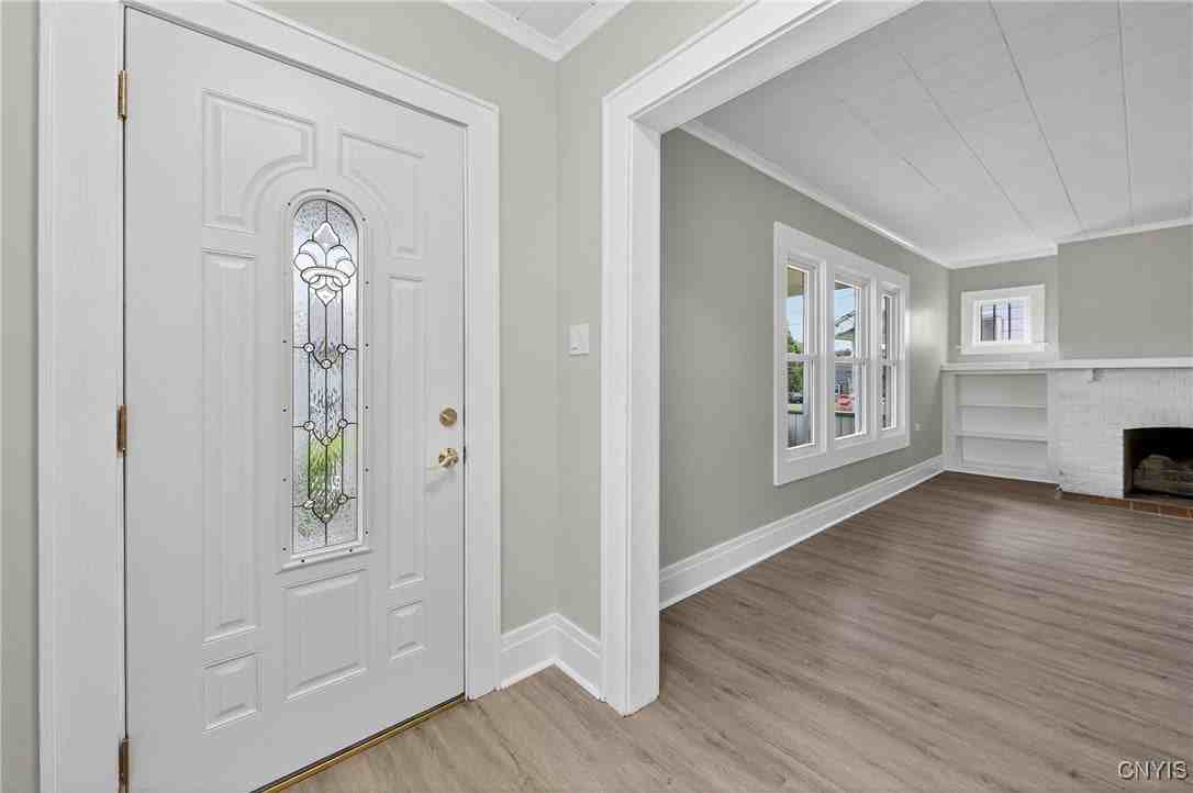 111 Maplehurst Ave - Photo 4 of 33