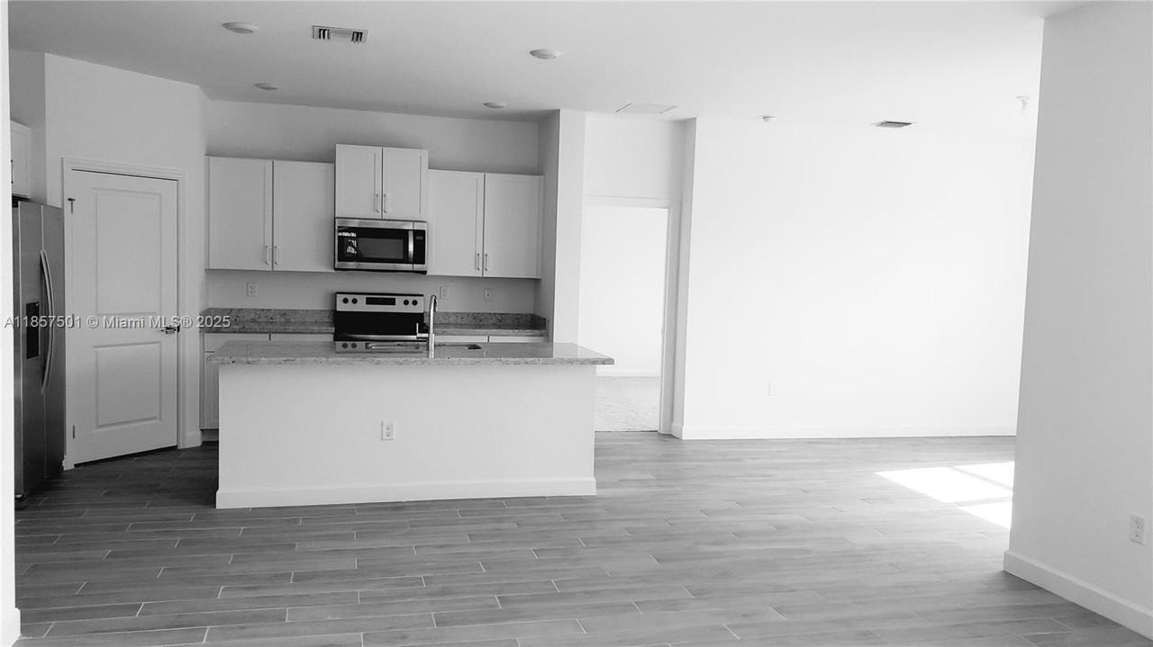 13242 Sw 270th Ter - Photo 3 of 9