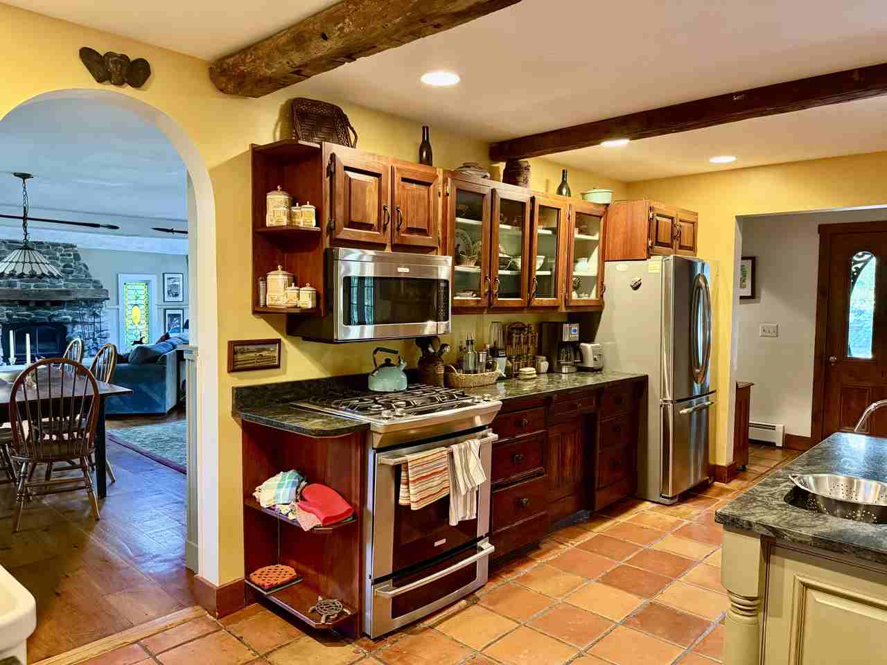 718 River Road - Photo 4 of 50