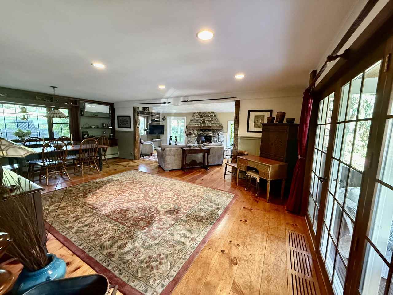 718 River Road - Photo 7 of 50