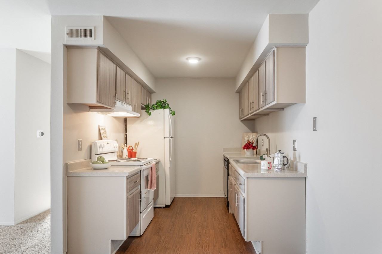 Farmington View Apartments - Photo 3 of 19