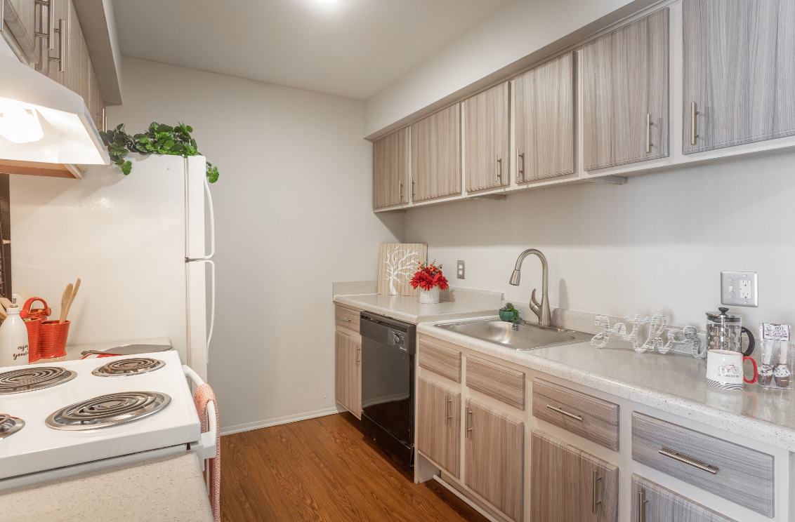 Farmington View Apartments - Photo 4 of 19