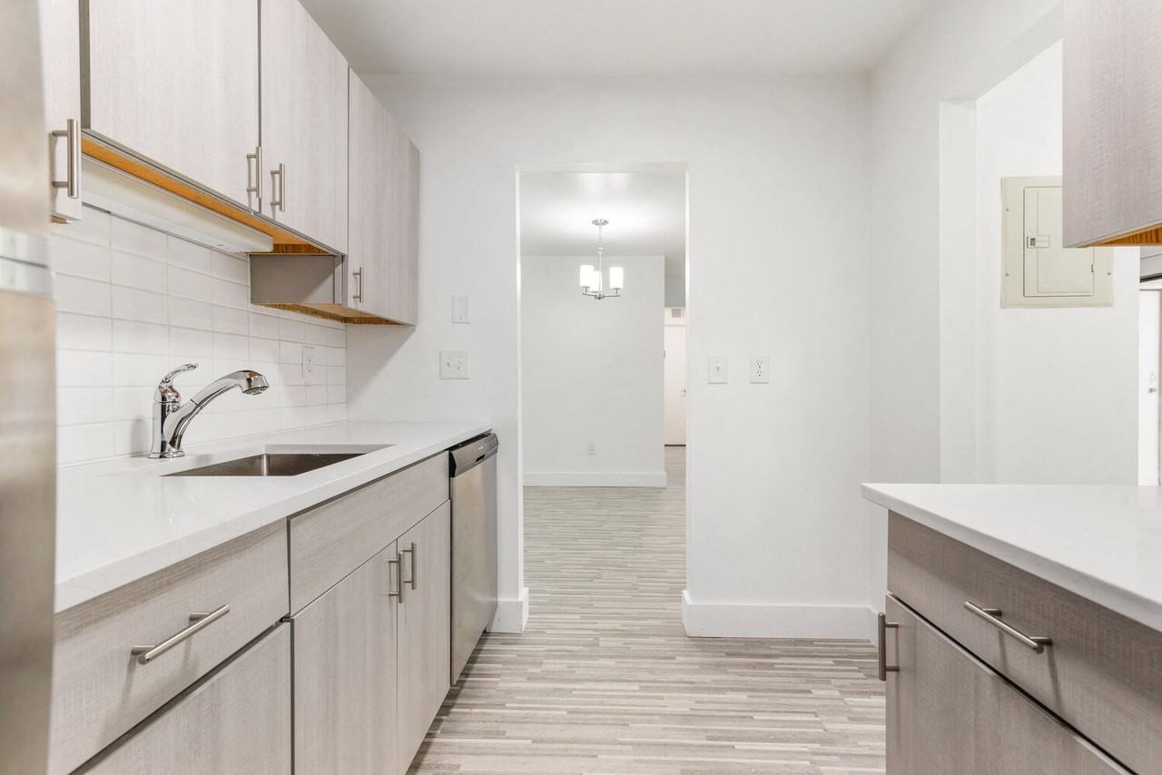 Edge at Novi - Novi, MI - Photo 2 of 44