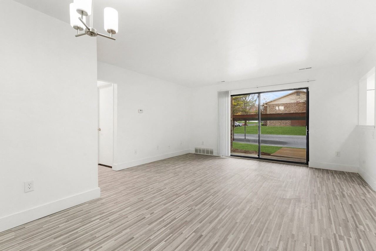 Edge at Novi - Novi, MI - Photo 6 of 38