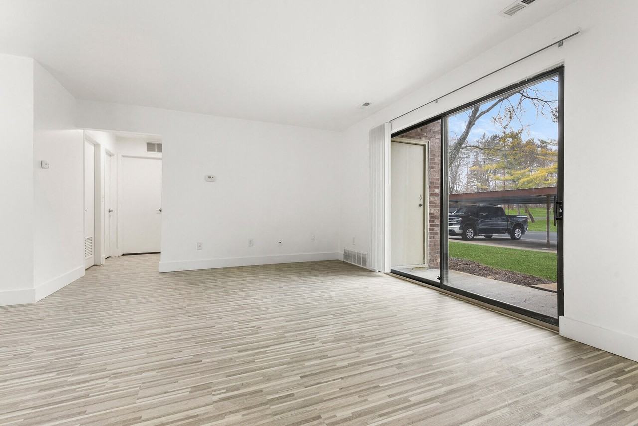 Edge at Novi - Novi, MI - Photo 7 of 38