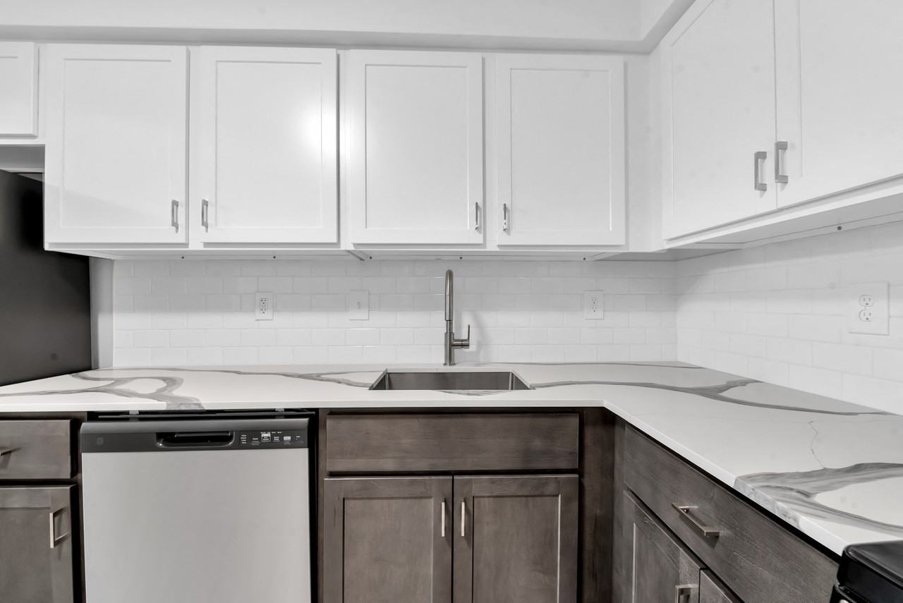 Rochester Club Apartments - Photo 2 of 41