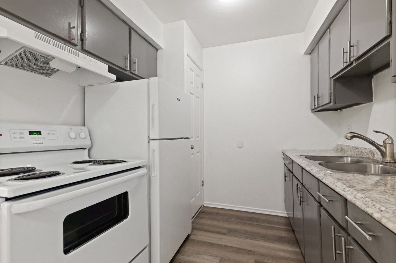 Cove On 13 - Roseville, MI - Photo 3 of 36