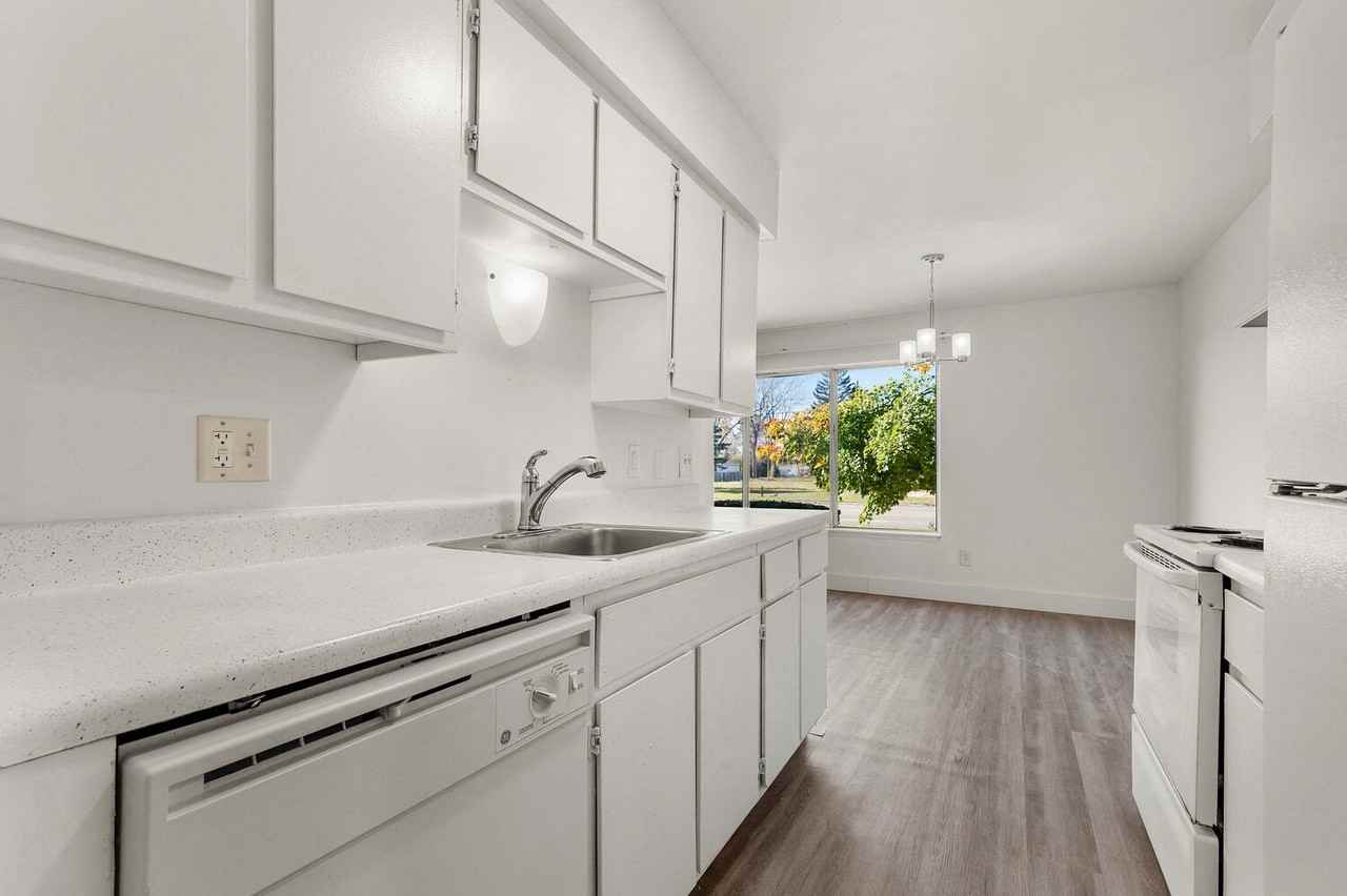 Carriage Park Apartments - Photo 2 of 39