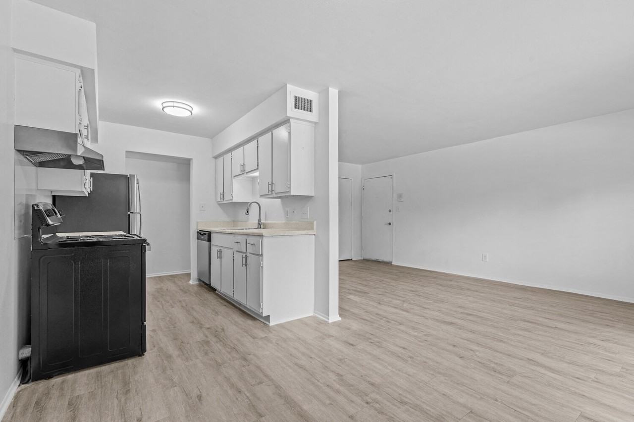 Carriage Park Apartments - Photo 5 of 39