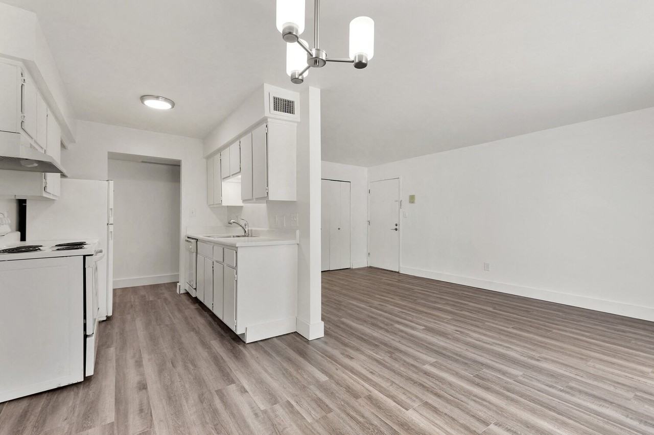 Carriage Park Apartments - Photo 6 of 39