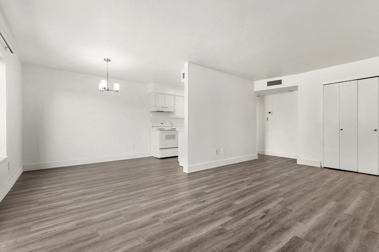 Carriage Park Apartments - Photo 7 of 39