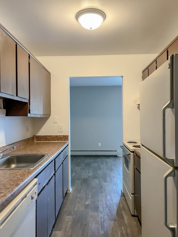 Macomb Manor - Roseville, MI - Photo 5 of 35