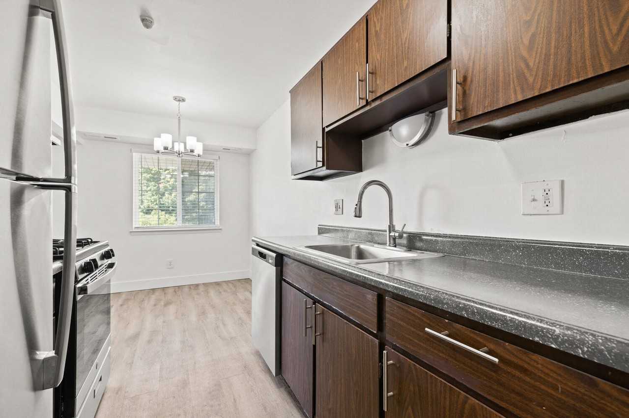 The Cove At Westland - Photo 4 of 33