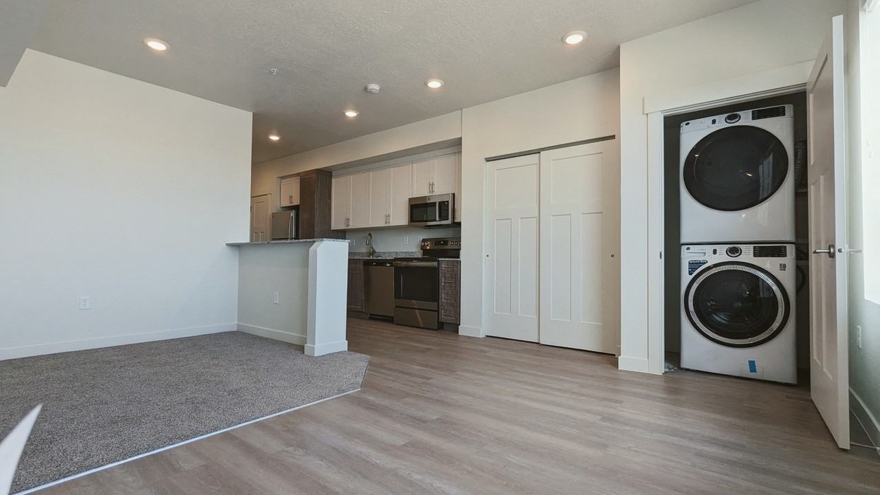 Central West Apartments - Photo 5 of 13