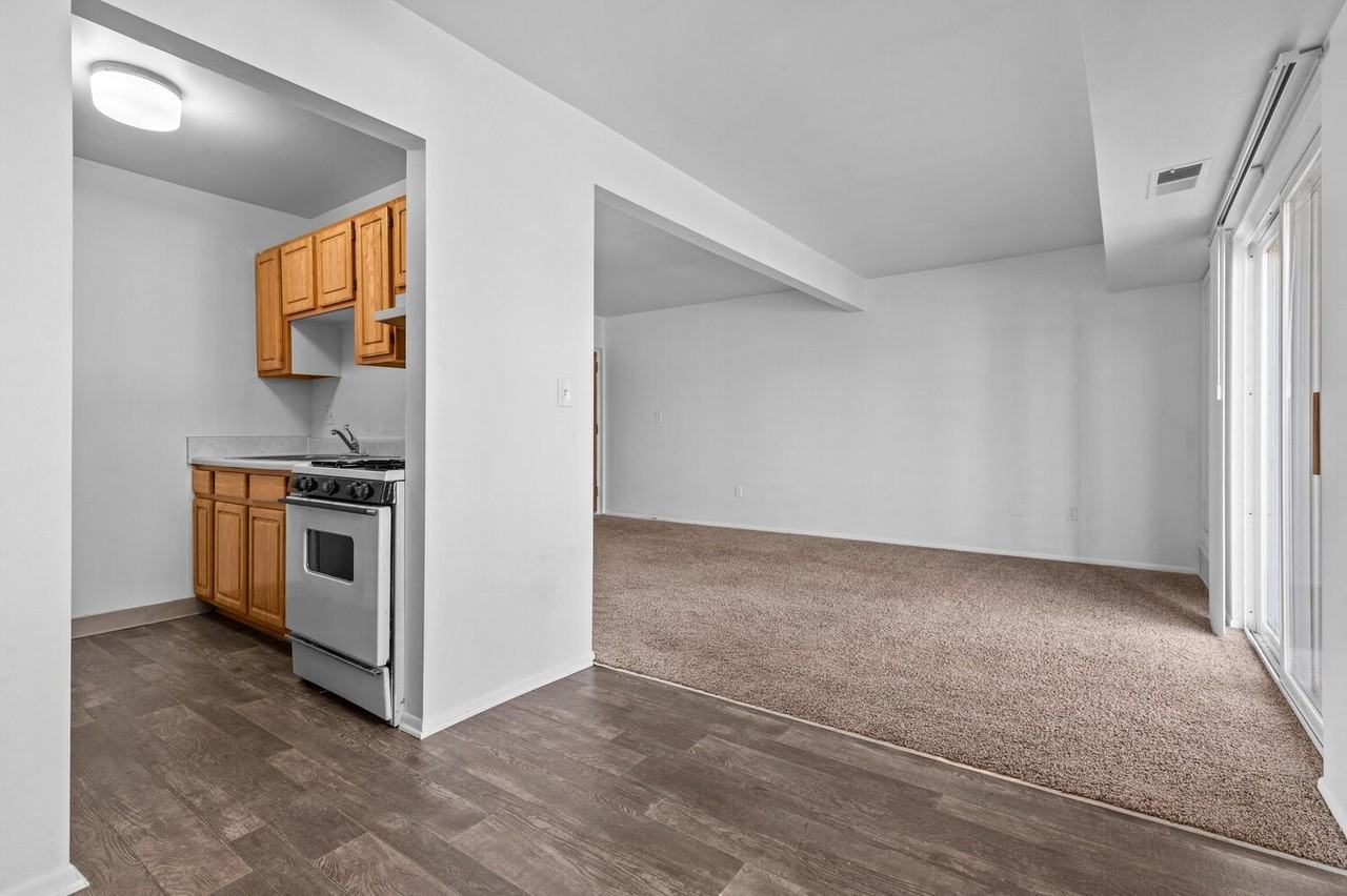 Six Trails Apartments - Photo 6 of 33