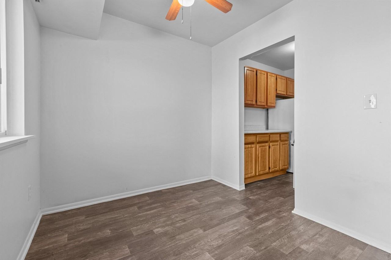 Six Trails Apartments - Photo 7 of 33