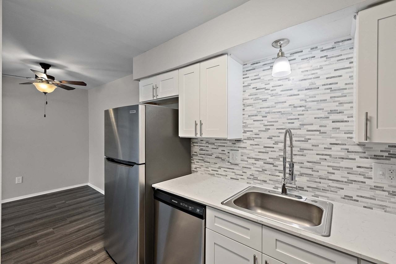 Hines Park Place - Plymouth, MI - Photo 4 of 31