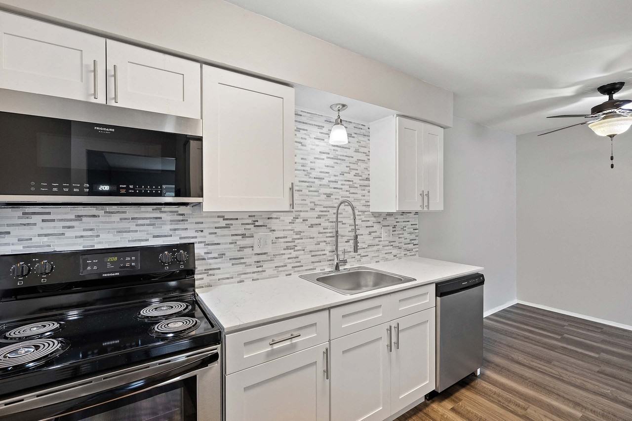 Hines Park Place - Plymouth, MI - Photo 7 of 31