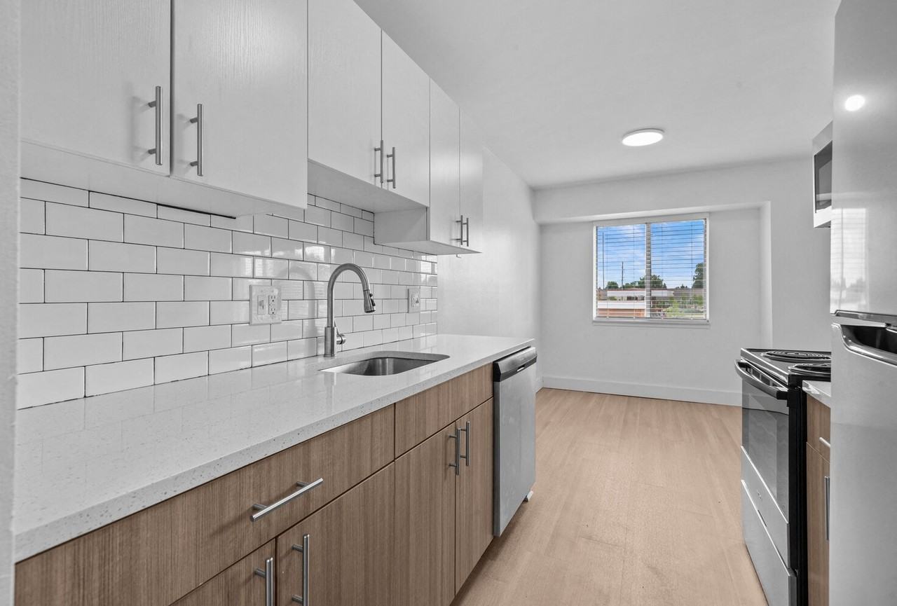 Bloomfield Square Apartments - Photo 3 of 34