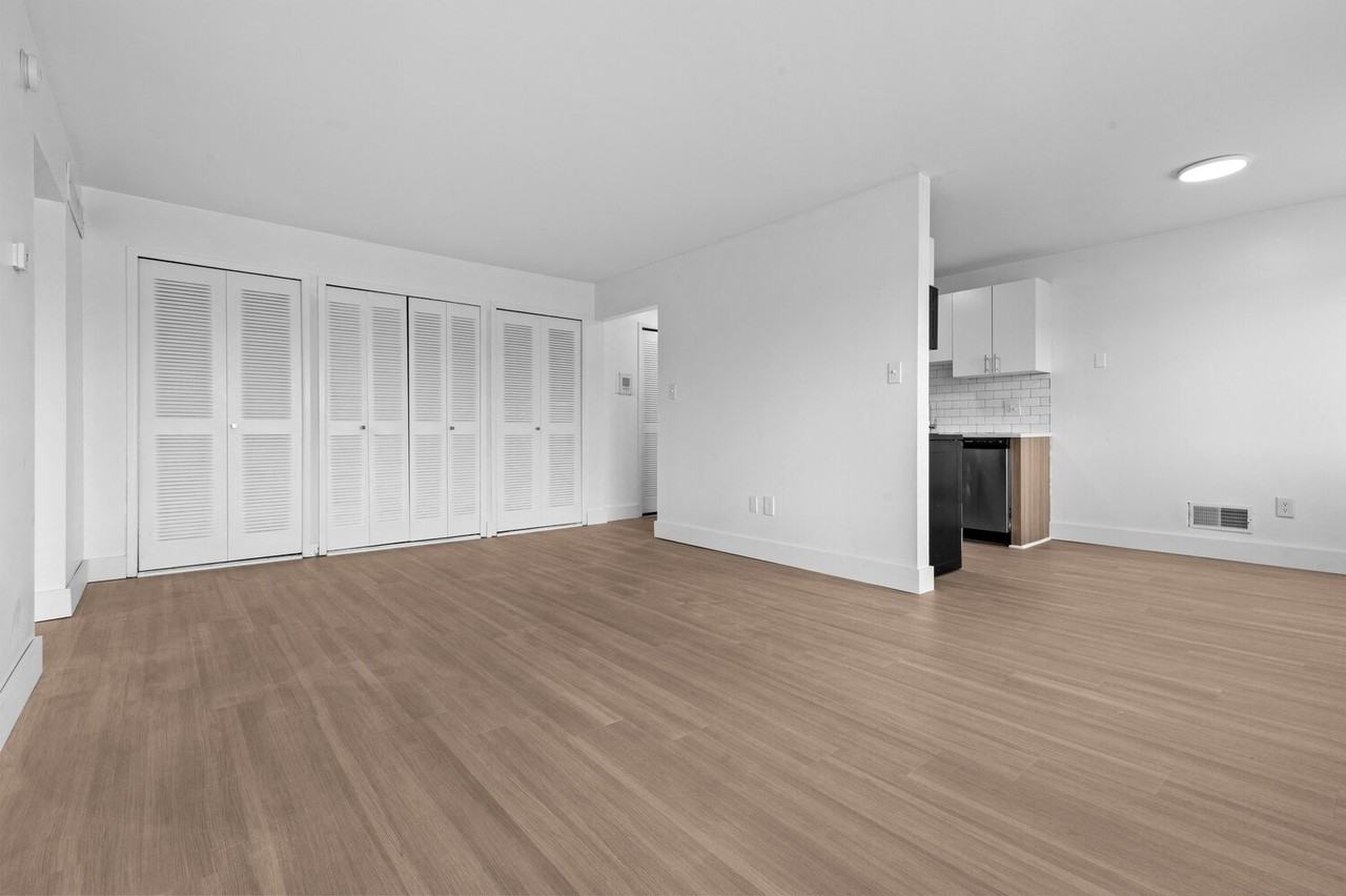 Bloomfield Square Apartments - Photo 5 of 34