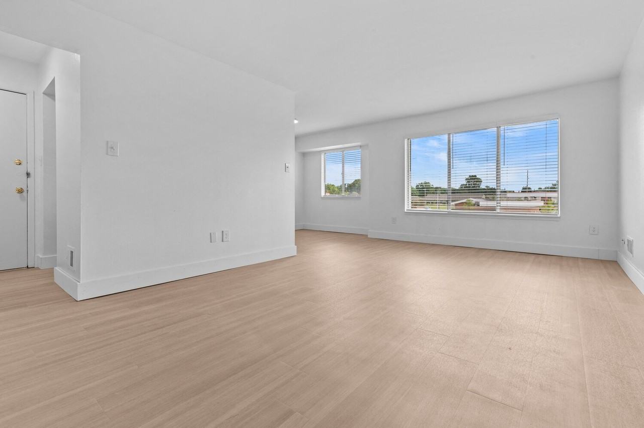 Bloomfield Square Apartments - Photo 6 of 34