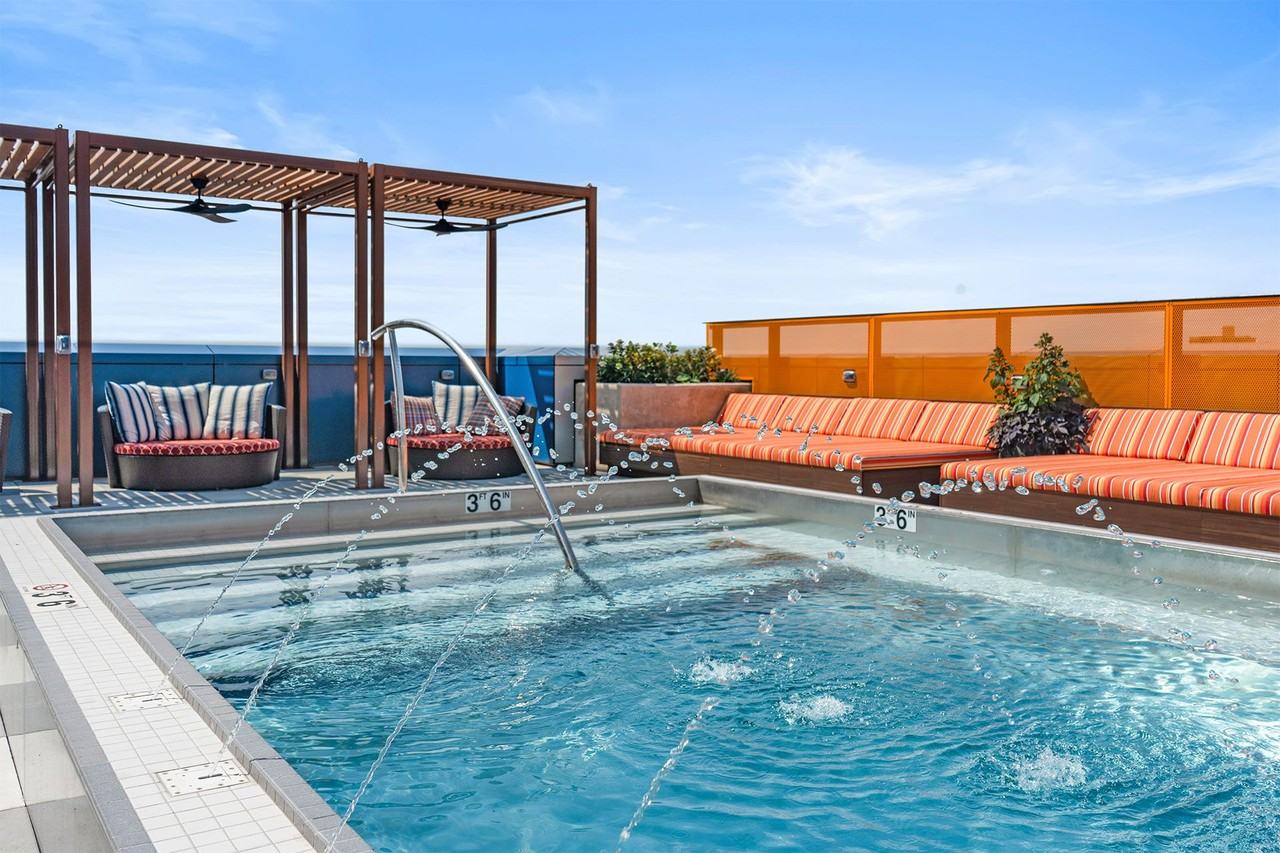 Skyline 776 - Photo 7 of 50