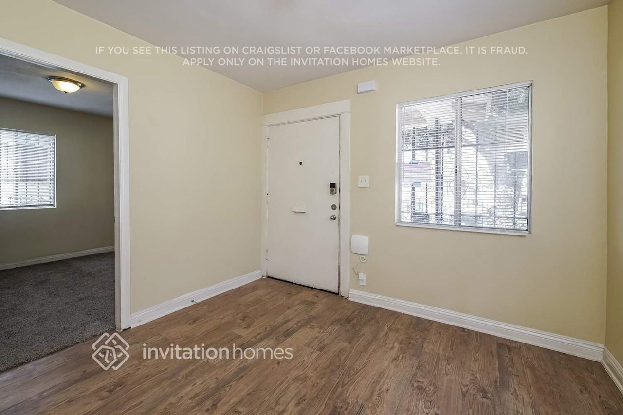 1522 W 60th St - Photo 3 of 17