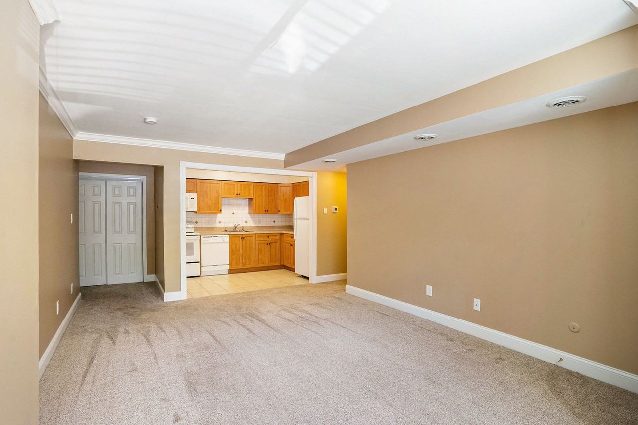 Maple Court Apartments - Photo 5 of 50