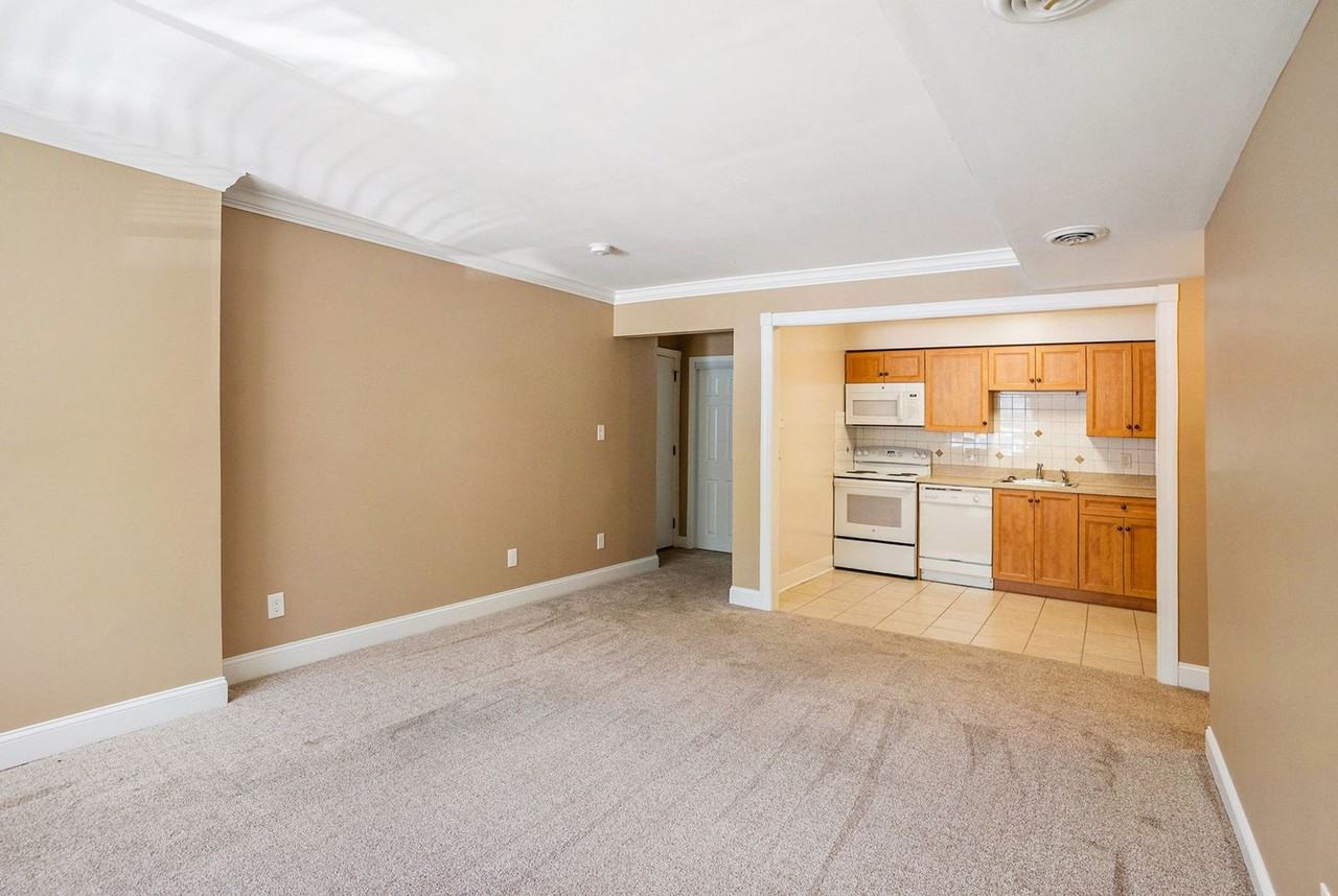 Maple Court Apartments - Photo 6 of 50