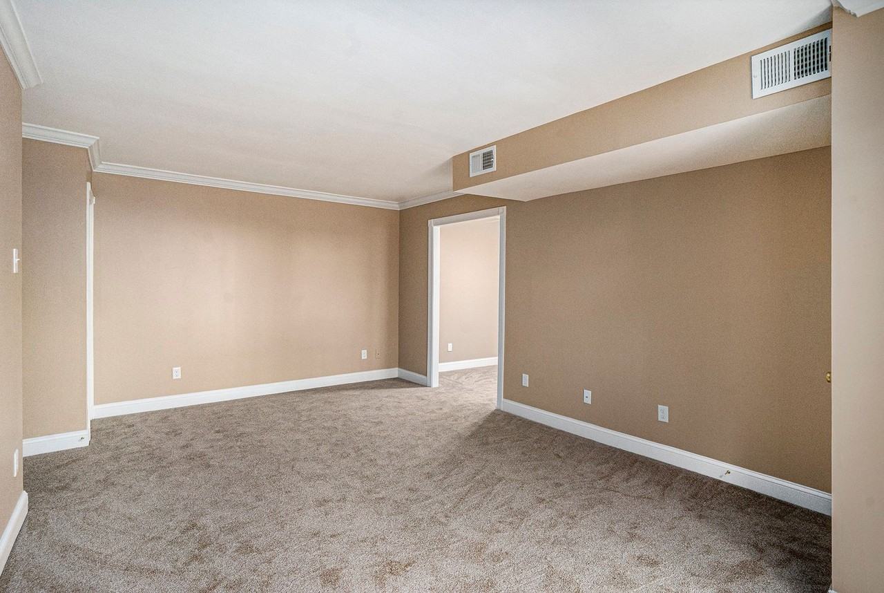 Maple Court Apartments - Photo 4 of 50