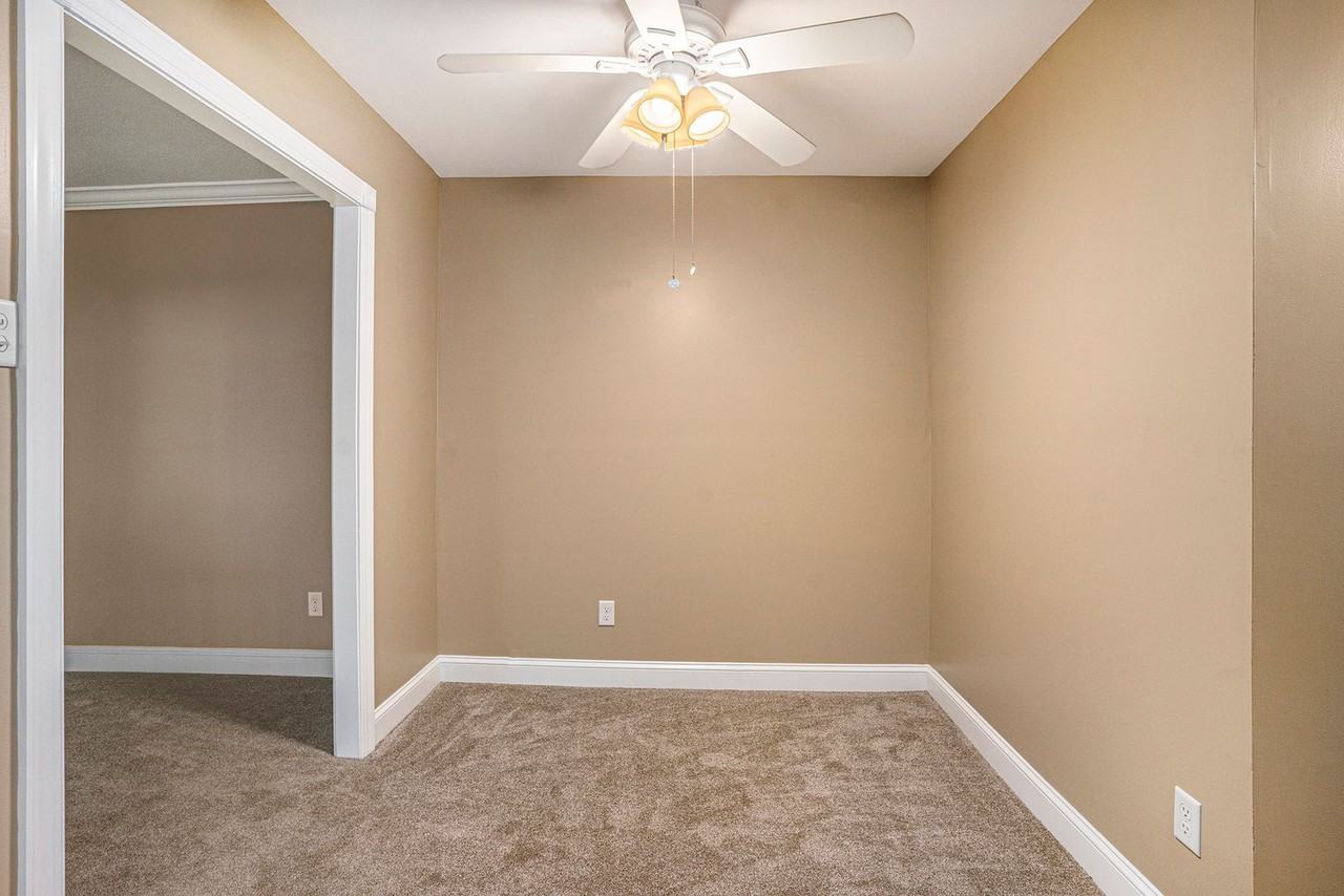 Maple Court Apartments - Photo 6 of 50