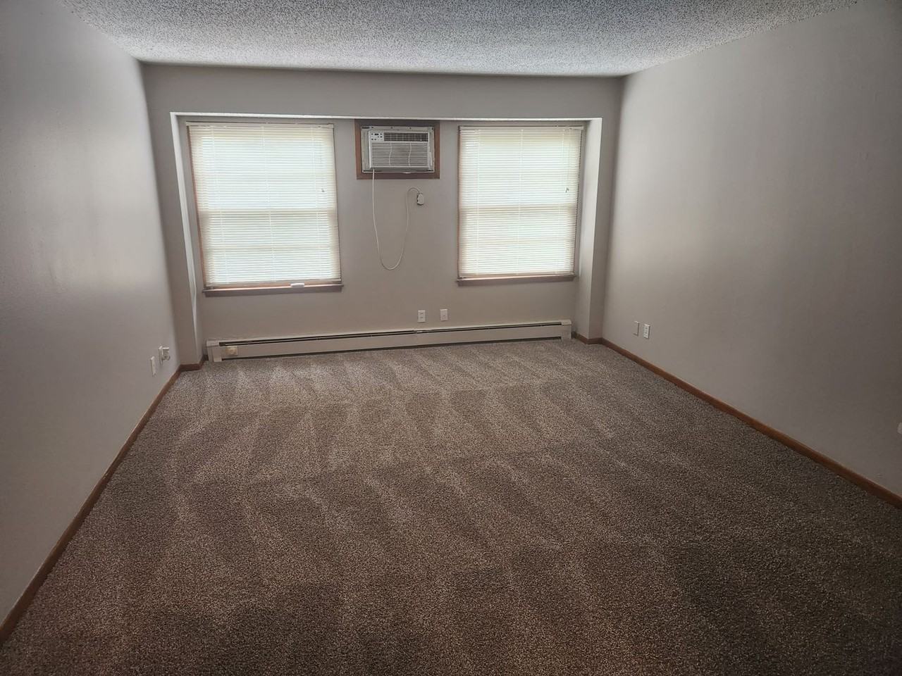 Pleasant Court Apartments - Photo 6 of 9