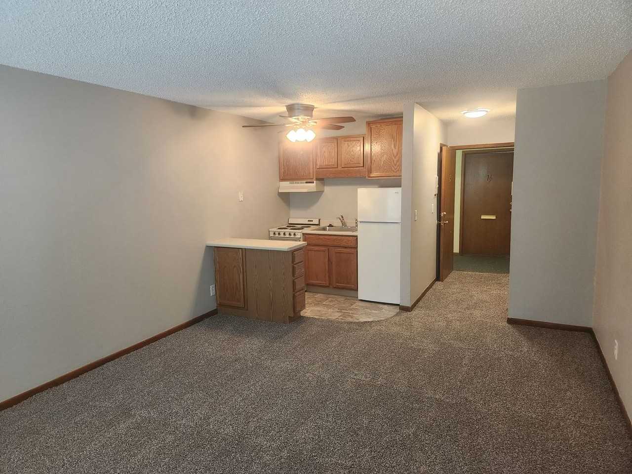 Pleasant Court Apartments - Photo 7 of 9