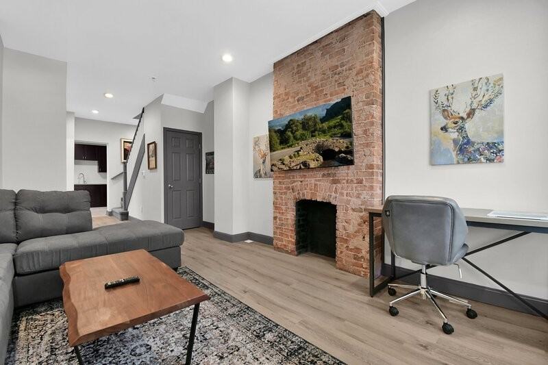 484 Berkeley Rd - Photo 2 of 6