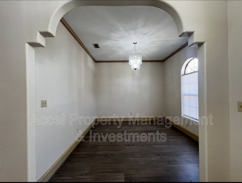 1703 Sunrise Ln - Photo 2 of 27