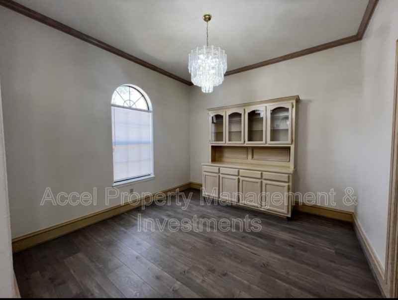 1703 Sunrise Ln - Photo 3 of 27